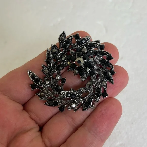 Vintage Black and Silver Ornate Rhinestone Brooch - Picture 3 of 4